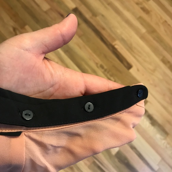 Beautiful button down blouse - Picture 5 of 8